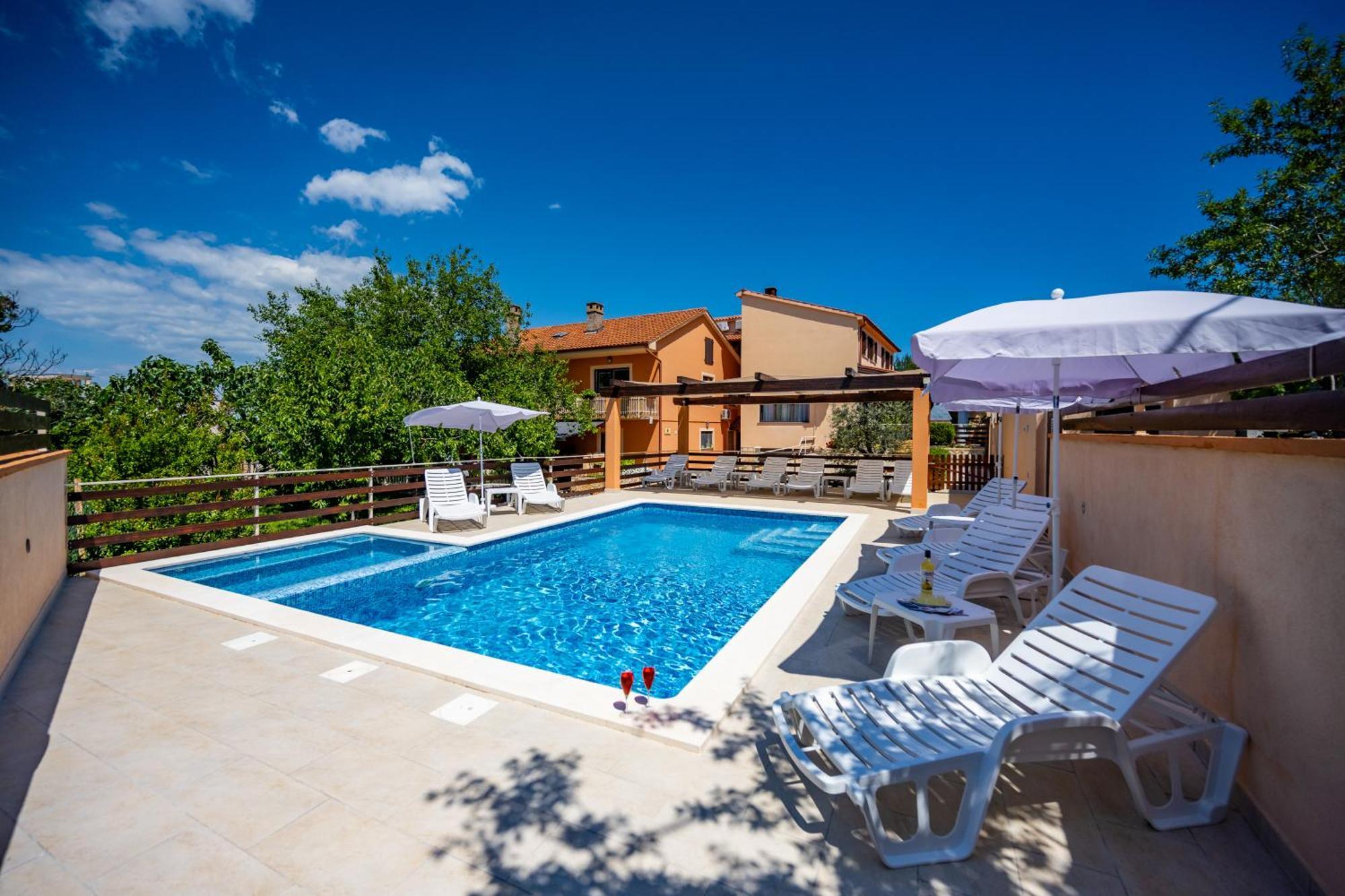 E-M Apartments With Private Pool Vinkuran Zewnętrze zdjęcie