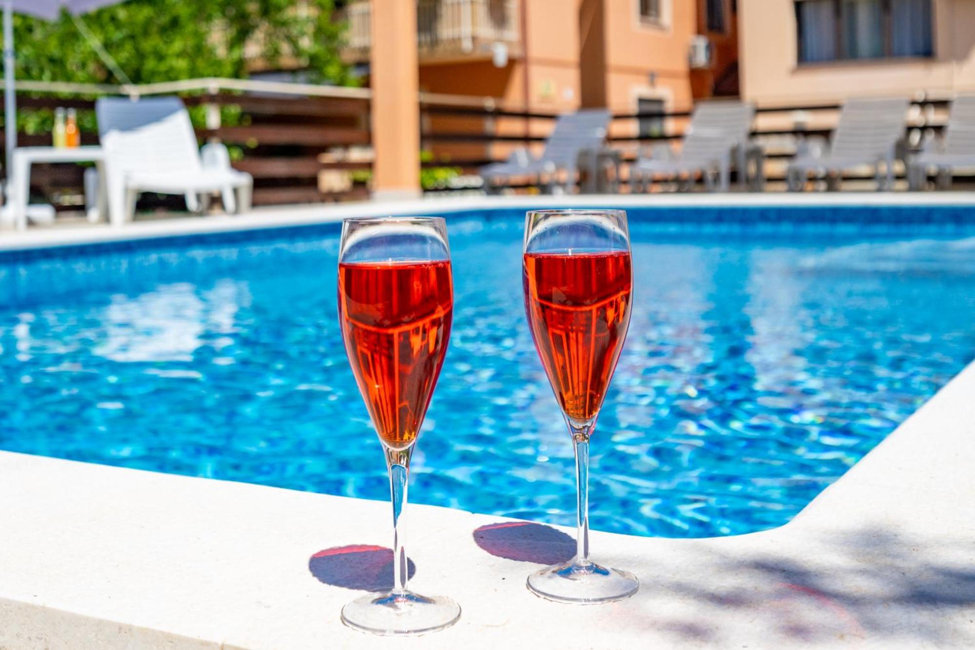 E-M Apartments With Private Pool Vinkuran Zewnętrze zdjęcie
