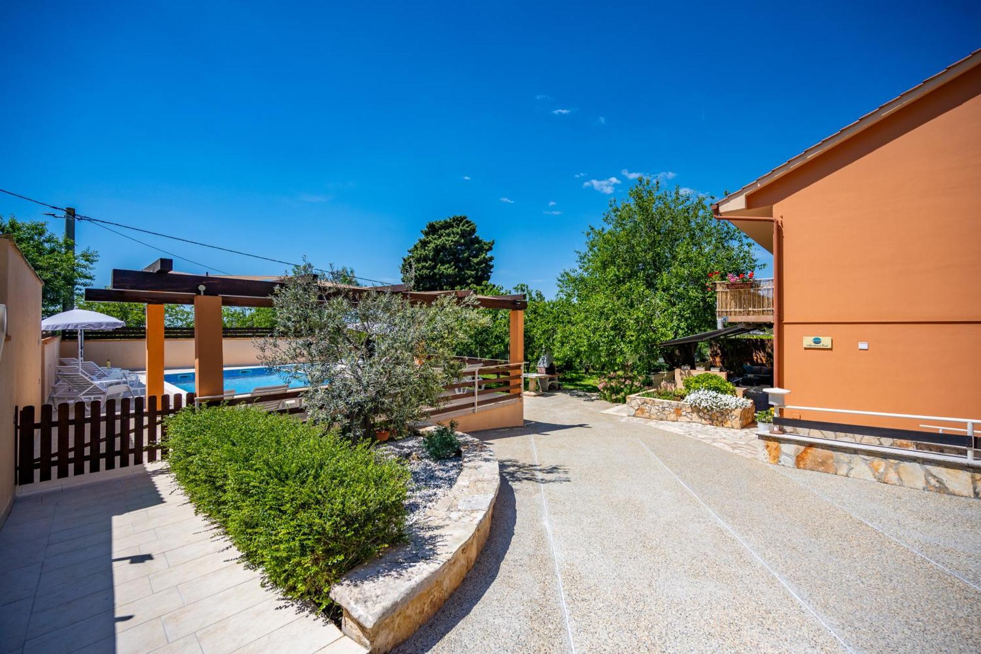 E-M Apartments With Private Pool Vinkuran Zewnętrze zdjęcie