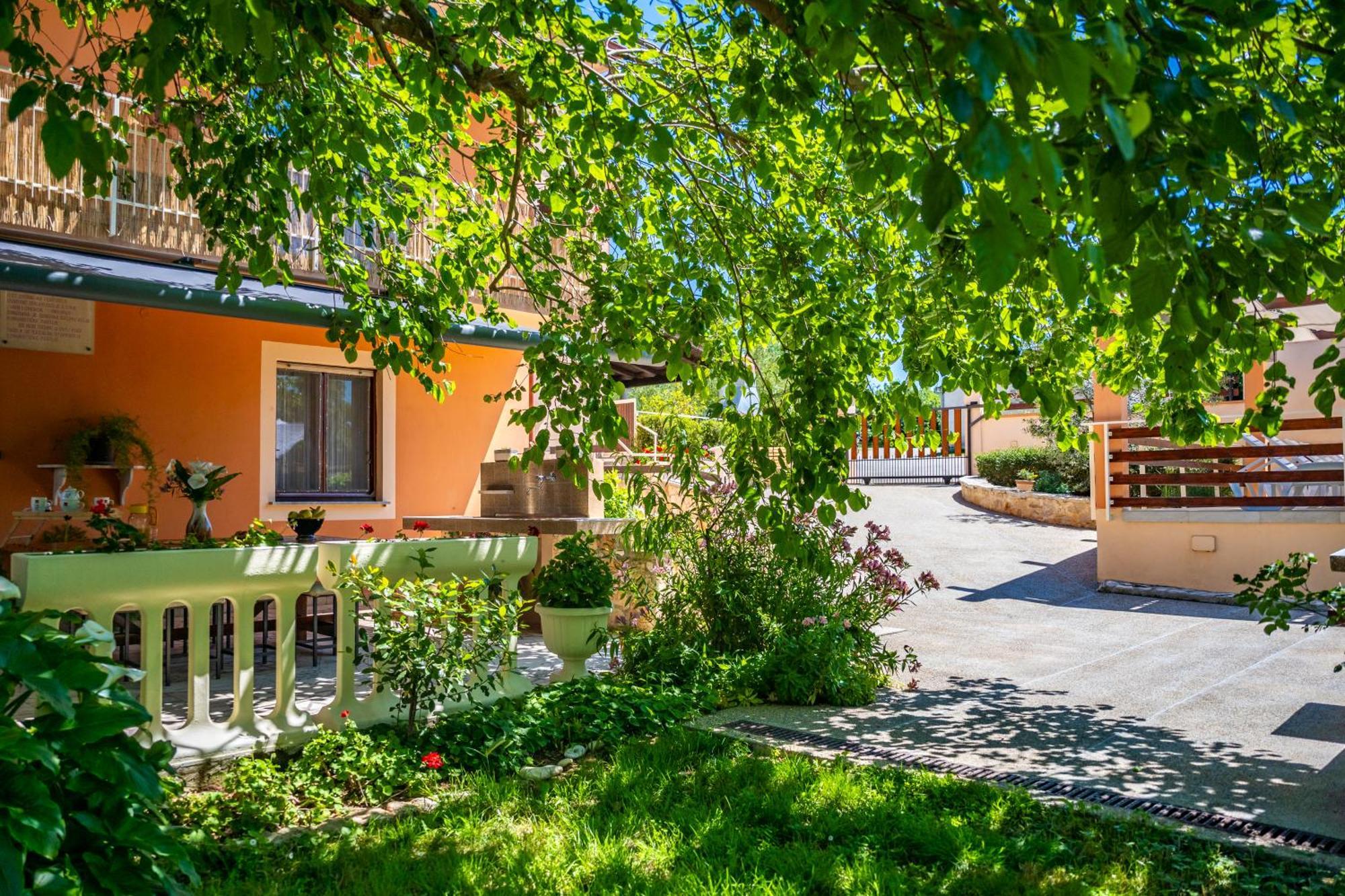 E-M Apartments With Private Pool Vinkuran Zewnętrze zdjęcie