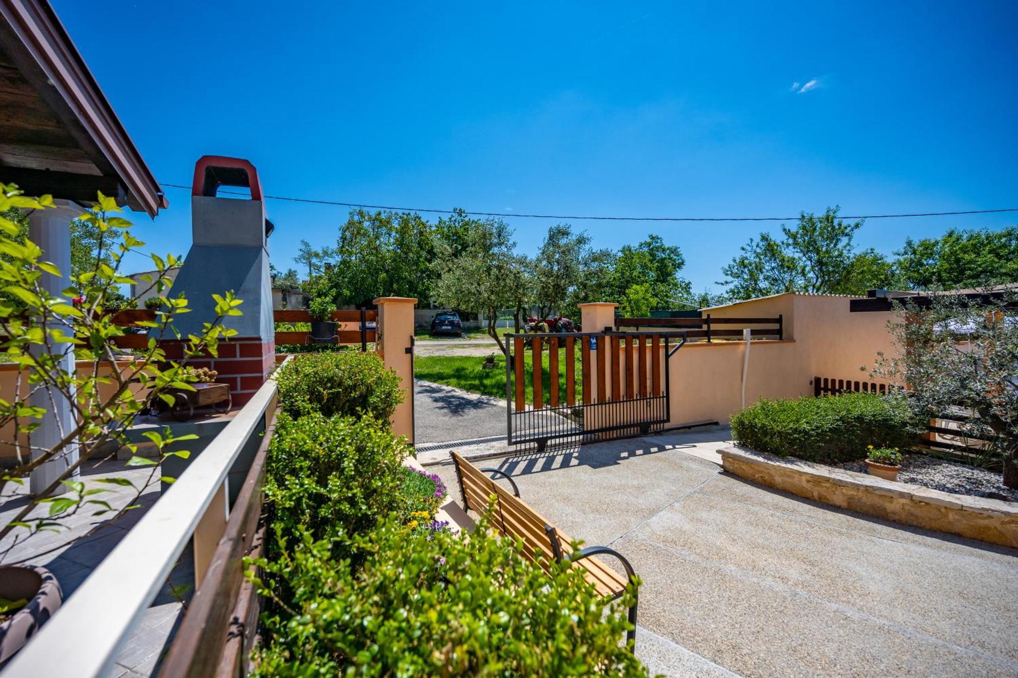 E-M Apartments With Private Pool Vinkuran Zewnętrze zdjęcie