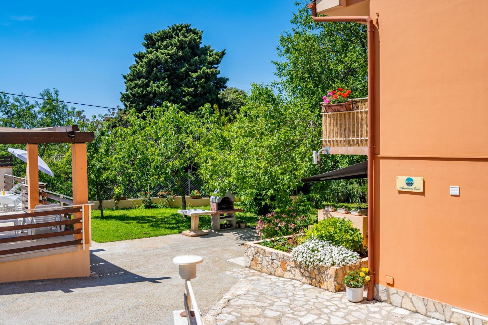E-M Apartments With Private Pool Vinkuran Zewnętrze zdjęcie