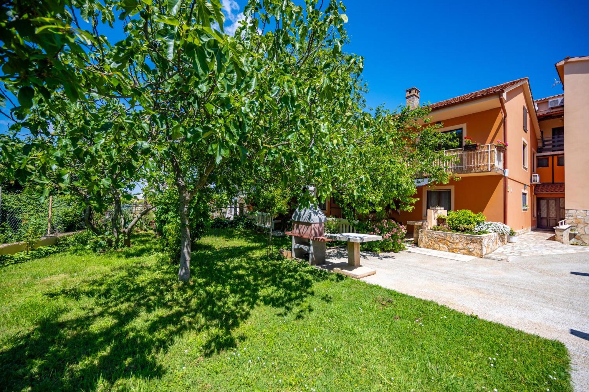 E-M Apartments With Private Pool Vinkuran Zewnętrze zdjęcie