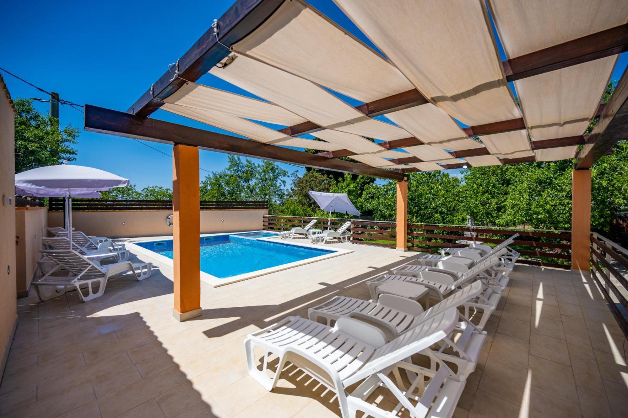 E-M Apartments With Private Pool Vinkuran Zewnętrze zdjęcie